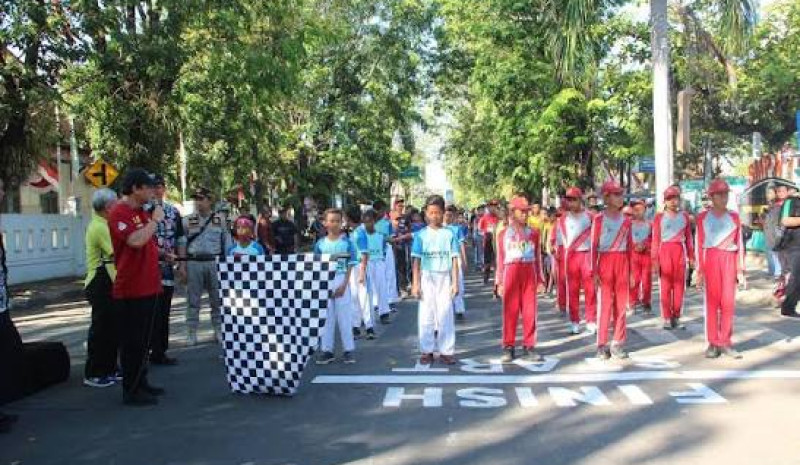 Dalam rangka memperingati Hari Ulang Tahun (HUT) ke-81 Kemerdekaan Republik Indonesia, Pemerintah Desa Kebon Ayu turut berpartisipasi dalam kegiatan Gerak Jalan Tingkat Umum Kecamatan Gerung.