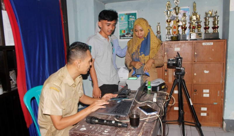 Pelayanan Jemput Bola Dukcapil Lombok Barat di Kantor Desa Kebon Ayu